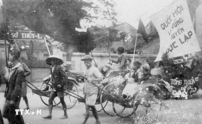 Nhân dân lao động Thủ đô cổ động cho ngày Tổng tuyển cử đầu tiên.