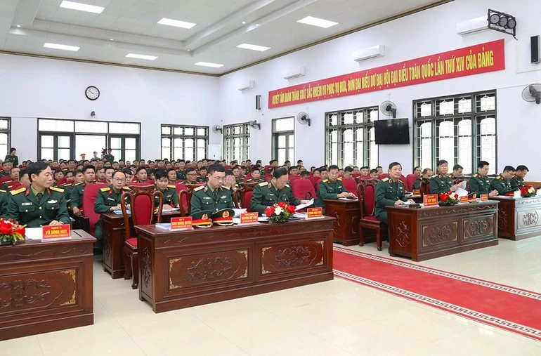 Các đại biểu dự buổi kiểm tra.