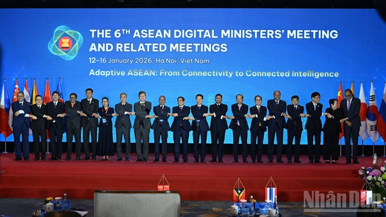 Thủ tướng Phạm Minh Chính và các quan chức quốc tế tham dự hội nghị.