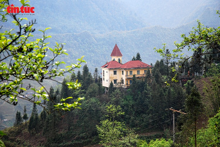 Những công trình kiến trúc cổ mang dấu ấn lịch sử giữa núi rừng Sa Pa, điểm nhấn trong hành trình khám phá văn hóa và cảnh quan vùng cao Tây Bắc.
