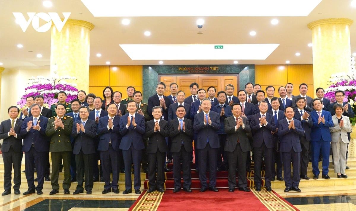 Tổng Bí thư Tô Lâm chụp ảnh lưu niệm với Hội đồng Lý luận Trung ương.