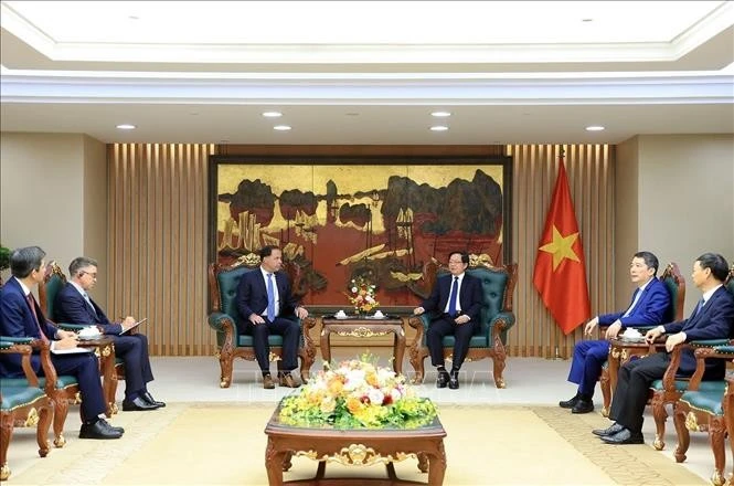 Phó Thủ tướng Hồ Quốc Dũng tiếp lãnh đạo Tập đoàn Công nghệ và Bán dẫn Cohernet (Hoa Kỳ). Ảnh: Tuấn Anh/TTXVN