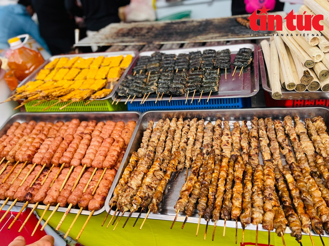 Phân khu ẩm thực “Xuân Mỹ Vị” nằm tại khuôn viên ngoài trời, khu vực sân Nam.