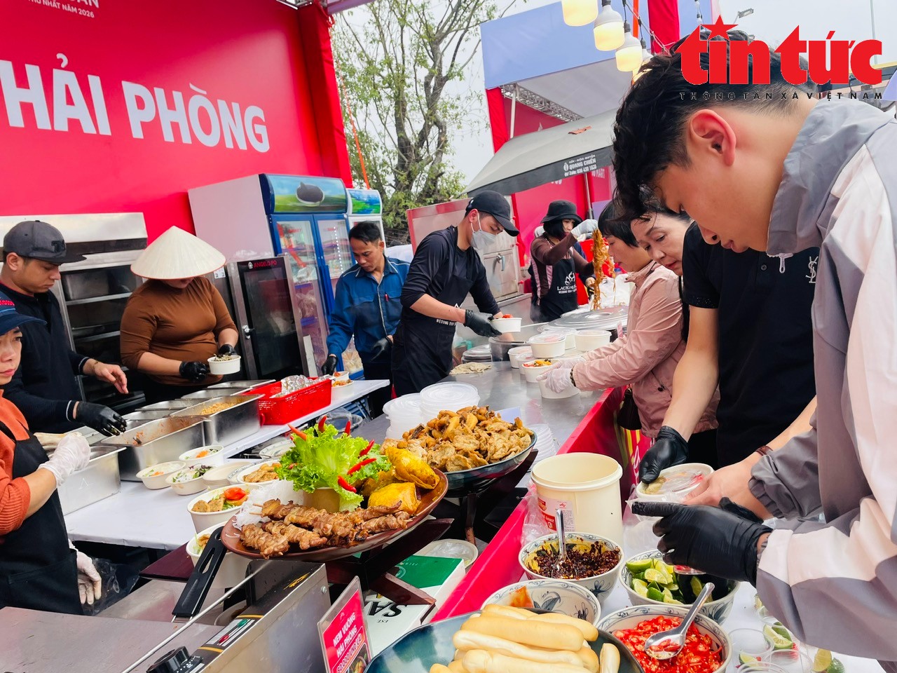 Mỗi bát bún cá có giá 80.000 đồng.