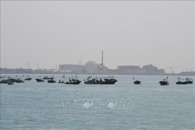 Tàu của Lực lượng Vệ binh Cách mạng Hồi giáo Iran (IRGC) tại một lễ kỷ niệm ở Vịnh Persian.