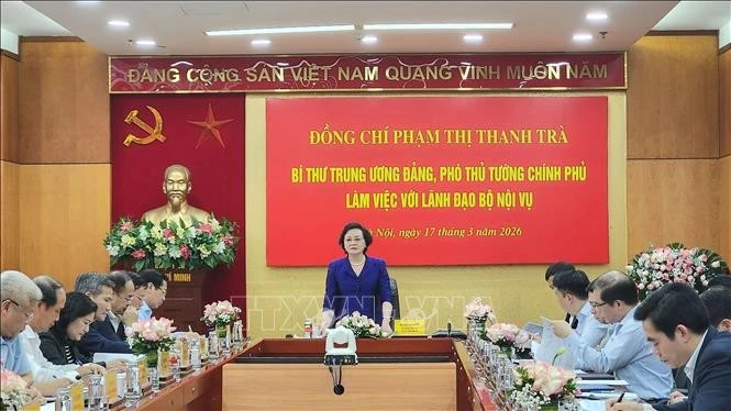 Phó Thủ tướng Chính phủ Phạm Thị Thanh Trà làm việc với lãnh đạo Bộ Nội vụ.