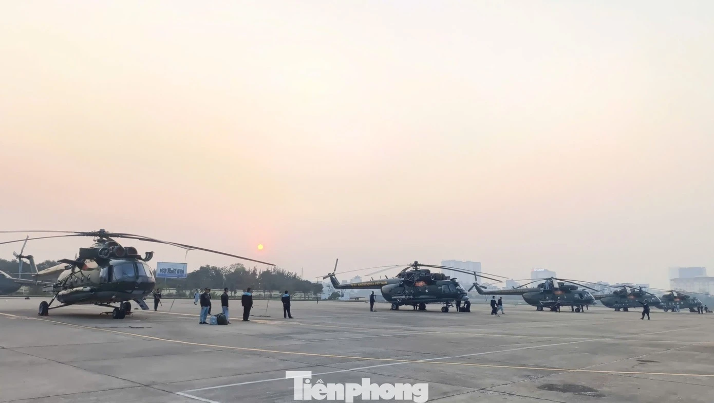 17 giờ ngày 9/1, 6 tổ bay trực thăng dày dặn kinh nghiệm của Trung đoàn Không quân 916 đã hạ cánh tại sân bay Gia Lâm, sẵn sàng thực hiện các nhiệm vụ tiếp theo.
