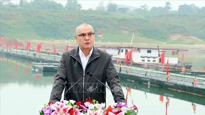 Bí thư Tỉnh ủy Phú Thọ Phạm Đại Dương phát biểu tại lễ thông xe cầu phao qua sông Lô.