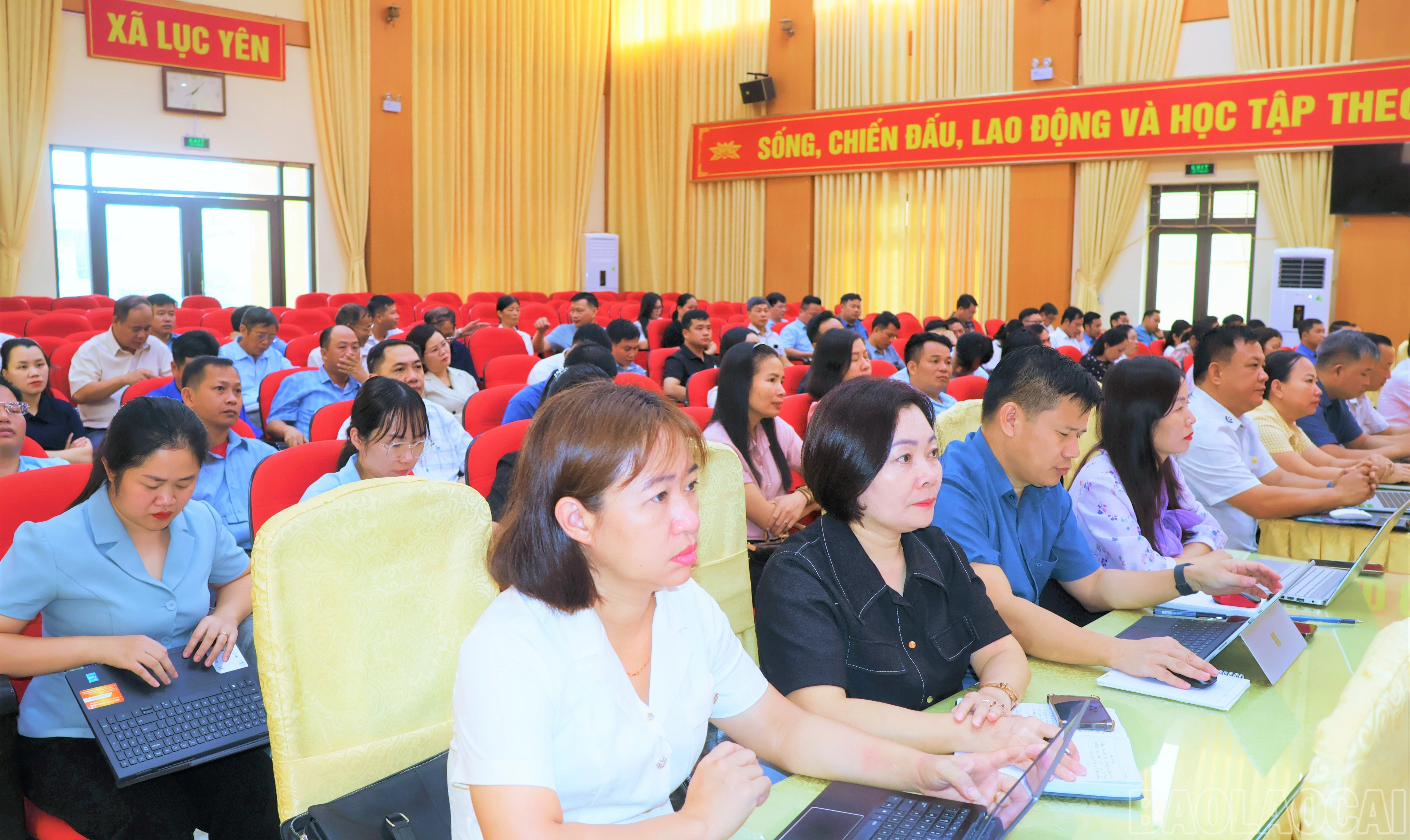 baolaocai-br_tren-200-dai-bieu-cua-12-xa-duoc-tap-huan-boi-duong-nghiep-vu-2079.jpg