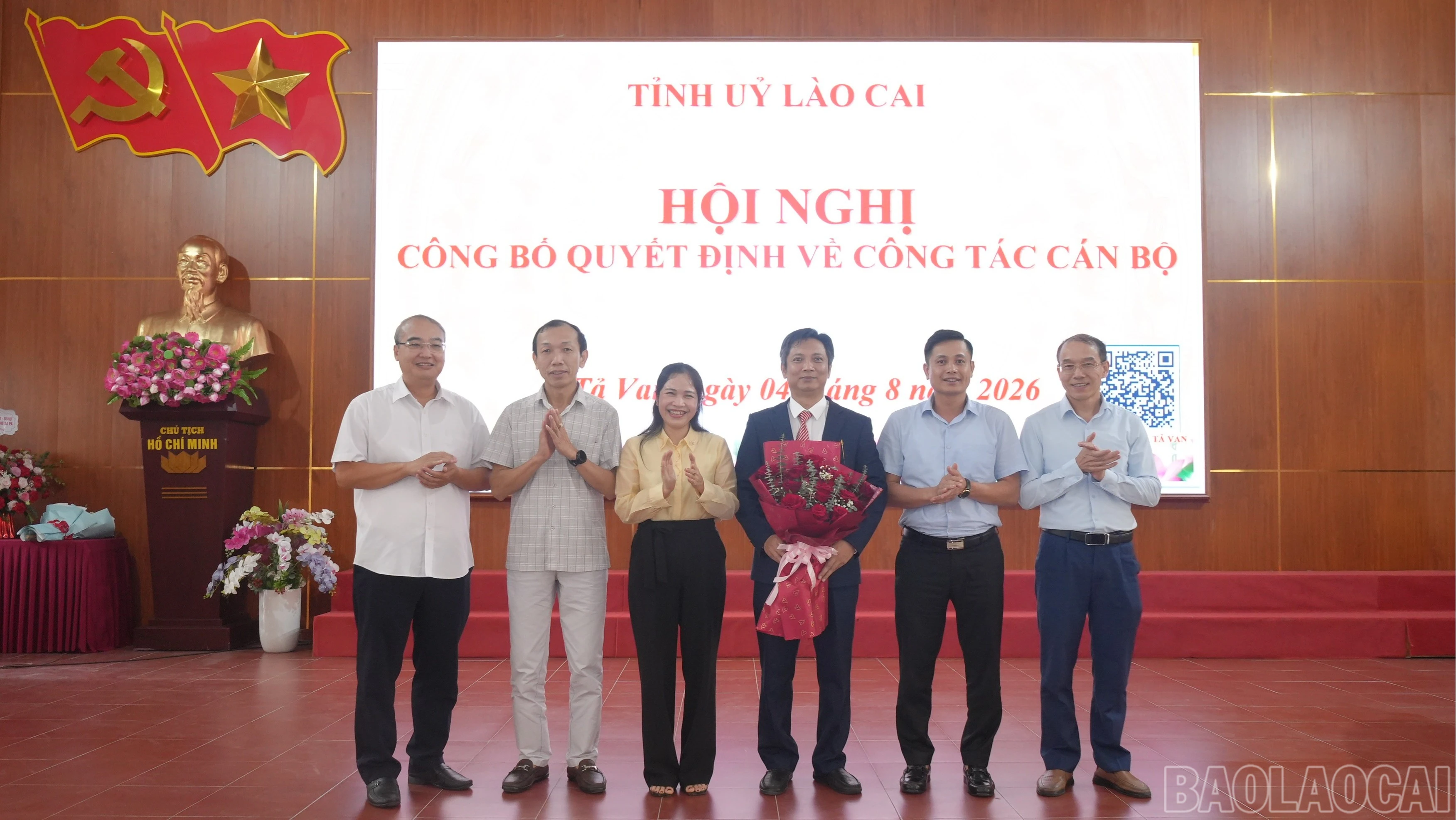 baolaocai-br_lanh-dao-cac-so-ban-nganh-cua-tinh-tang-hoa-chuc-mung-dong-chi-pham-binh-minh-4638.jpg