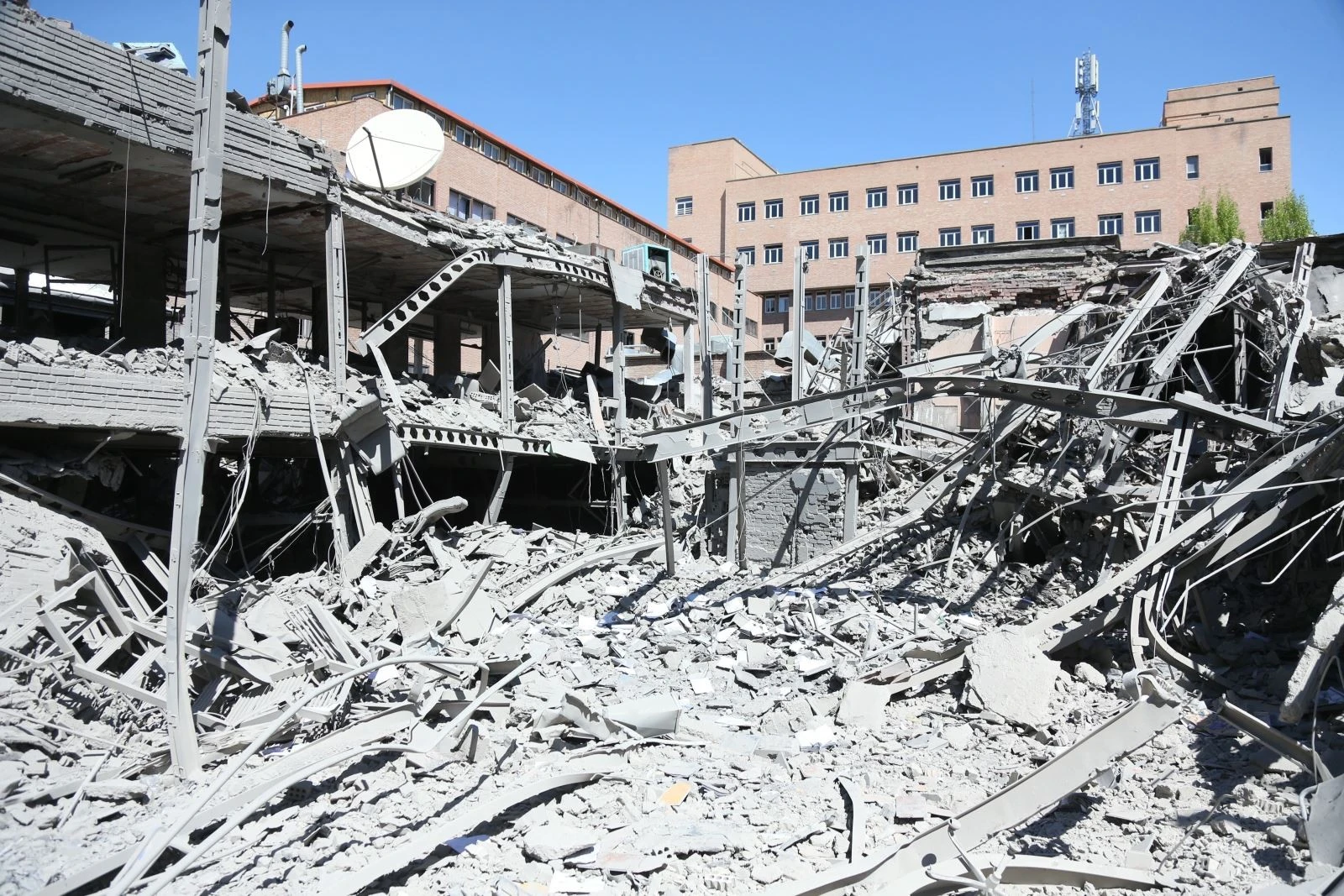 Thiệt hại sau các cuộc không kích do Mỹ-Israel tiến hành tại thủ đô Tehran, Iran ngày 7/4/2026.