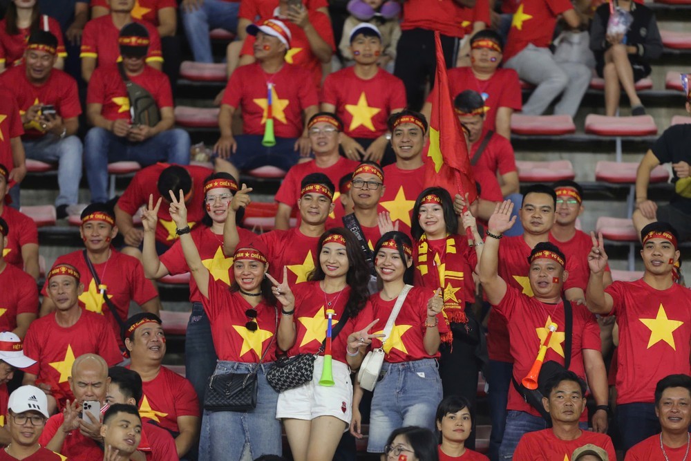 Giới hâm mộ Việt Nam có nhiều chọn lựa ở các giải khu vực.