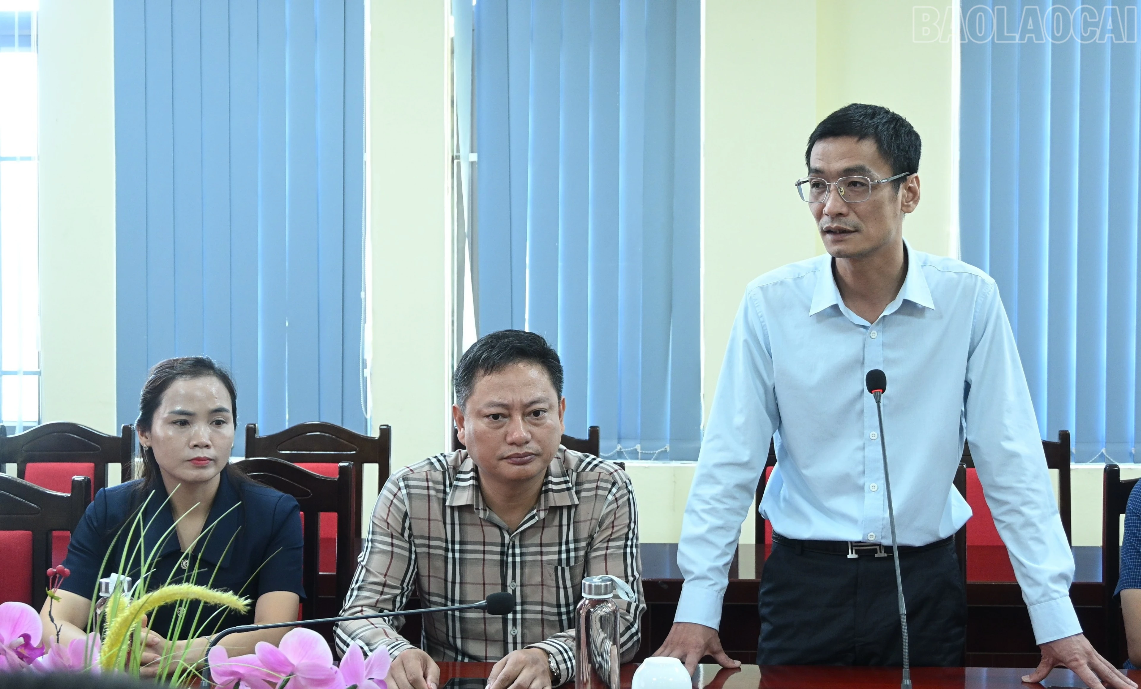 baolaocai-tr_dong-chi-pham-duc-huan-pho-bi-thu-dang-uy-chu-tich-ubnd-xa-duong-quy-phat-bieu-tai-buoi-lam-viec-9453.jpg