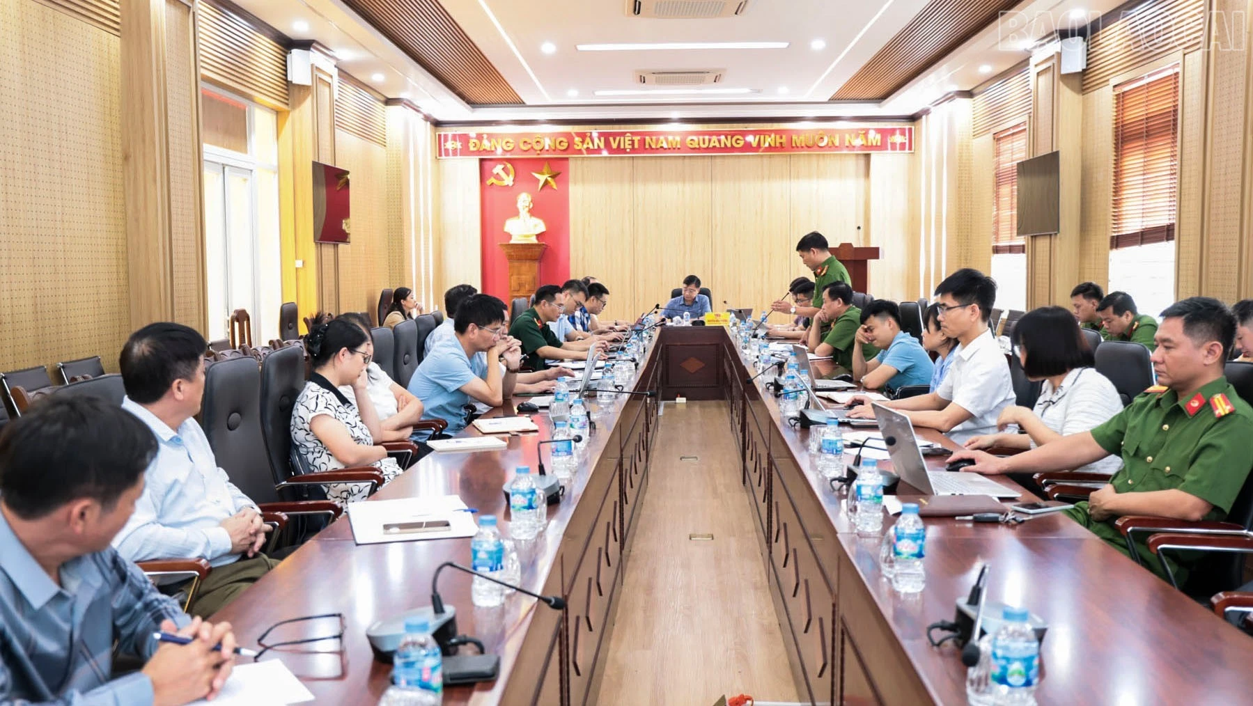 baolaocai-tr_quang-canh-hoi-nghi-7644-9118.jpg