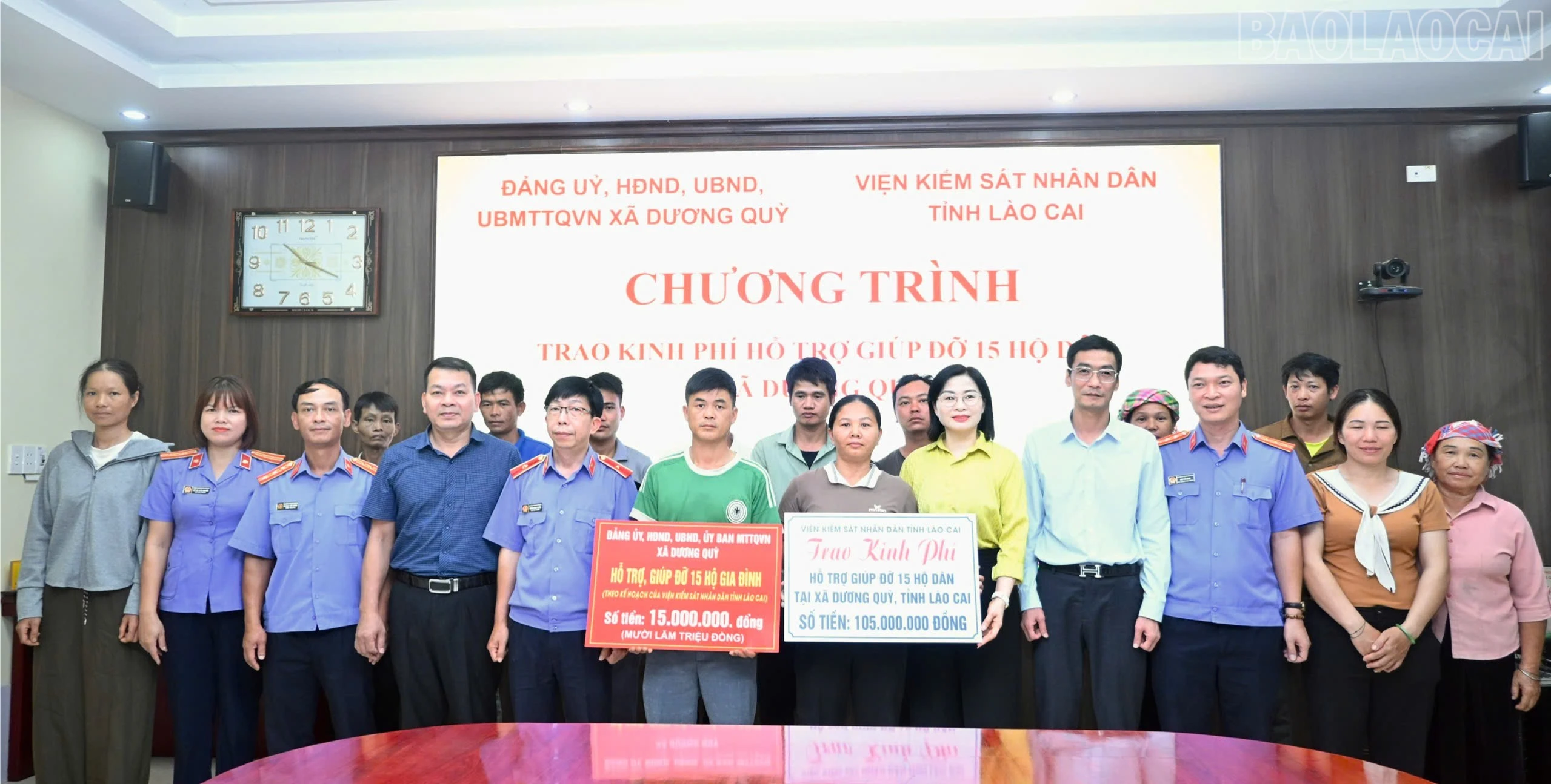 baolaocai-tr_dang-uy-hdnd-ubnd-uy-ban-mttq-viet-nam-xa-duong-quy-trao-kinh-phi-ho-tro-7431.jpg