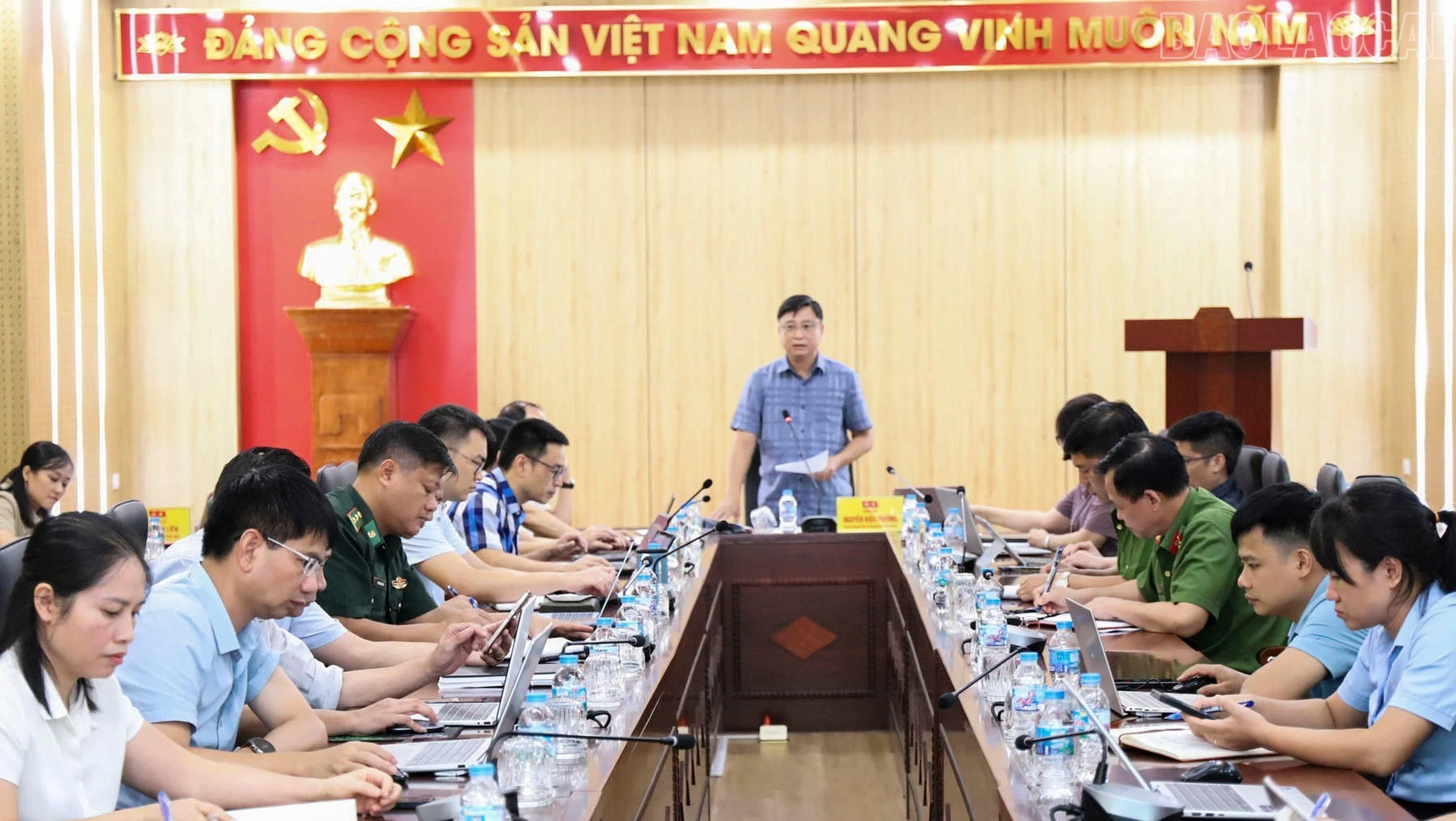 Bí thư Đảng ủy xã Bát Xát Nguyễn Kiều Phương kết luận hội nghị.
