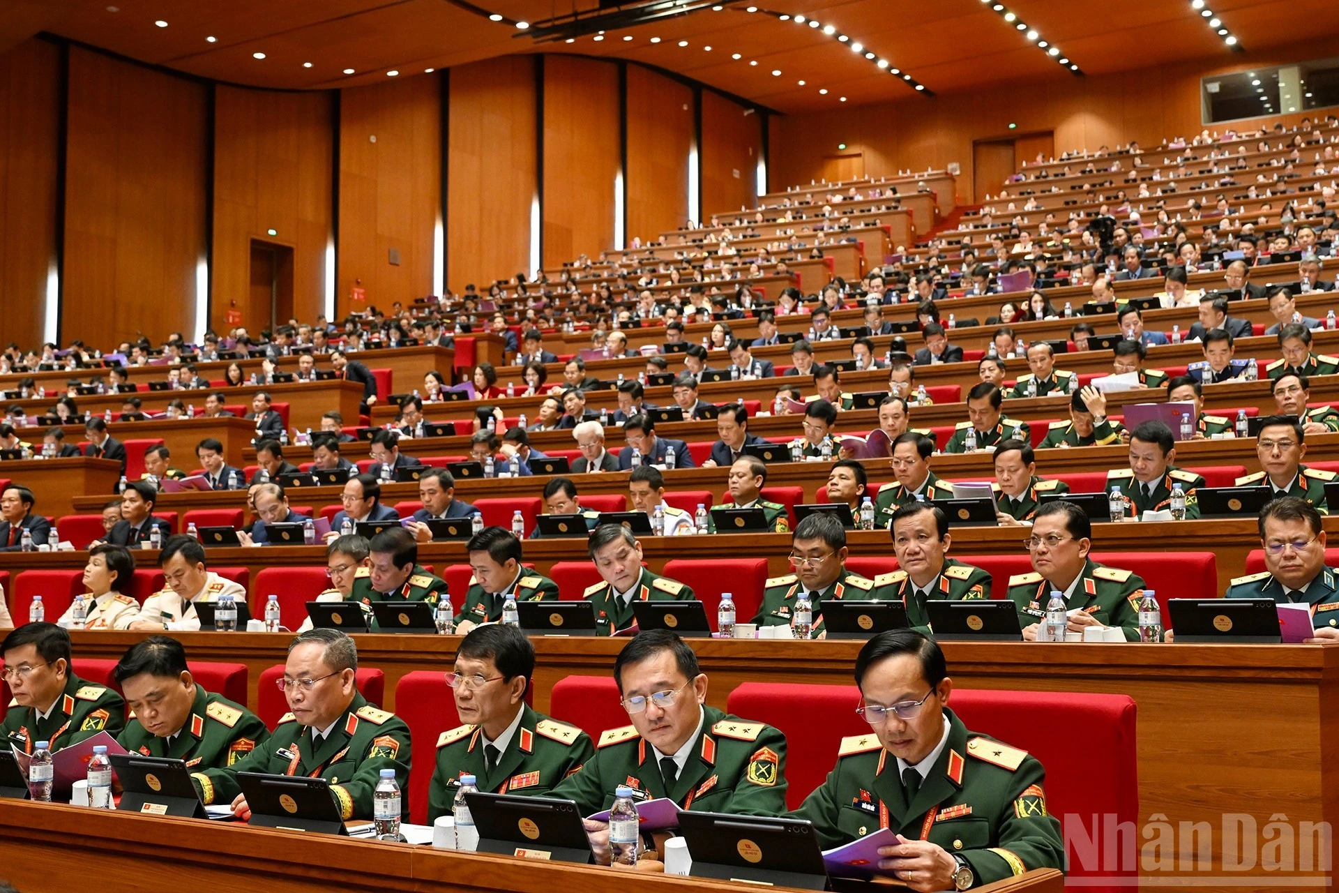 Các đại biểu Đoàn Đảng bộ Quân đội tại phiên làm việc.