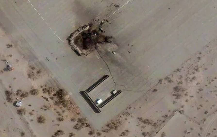 Hình ảnh vệ tinh, do Vantor cung cấp và chụp vào ngày 1/3/2026, cho thấy một hệ thống radar bị phá hủy sau các cuộc tấn công vào căn cứ không quân Zahedan ở miền đông Iran.