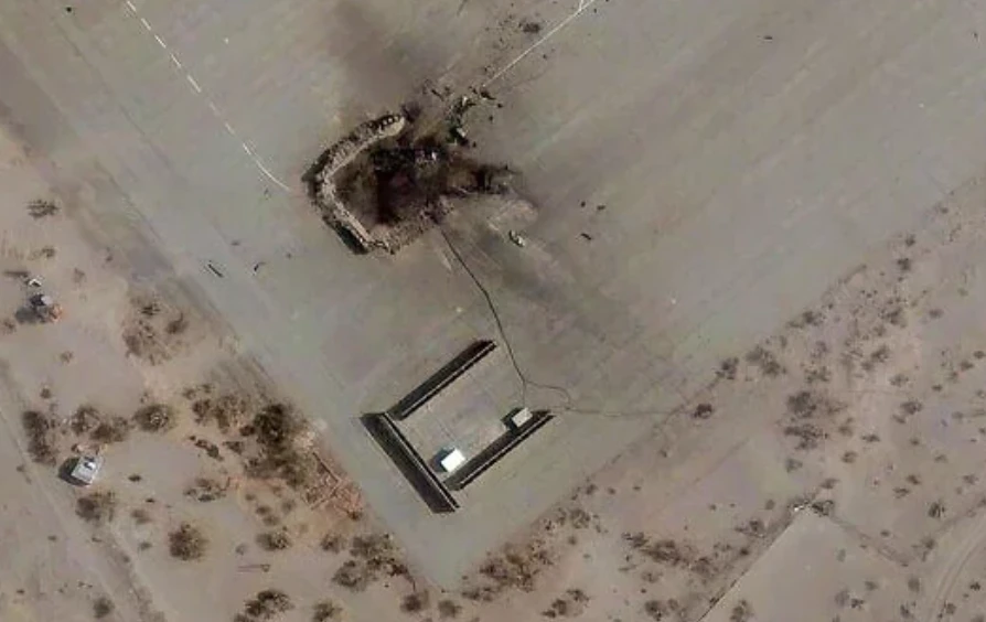 Hình ảnh vệ tinh, do Vantor cung cấp và chụp vào ngày 1/3/2026, cho thấy một hệ thống radar bị phá hủy sau các cuộc tấn công vào căn cứ không quân Zahedan ở miền đông Iran.