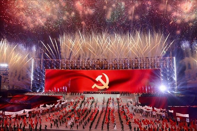 Màn trình diễn pháo hoa nghệ thuật đặc sắc quy mô lớn như bản hòa ca hùng tráng chào mừng thành công Đại hội đại biểu toàn quốc lần thứ XIV của Đảng, tối 23/1/2026.