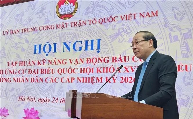 Phó Chủ tịch Ủy ban Trung ương Mặt trận Tổ quốc Việt Nam Hoàng Công Thủy phát biểu tại hội nghị.