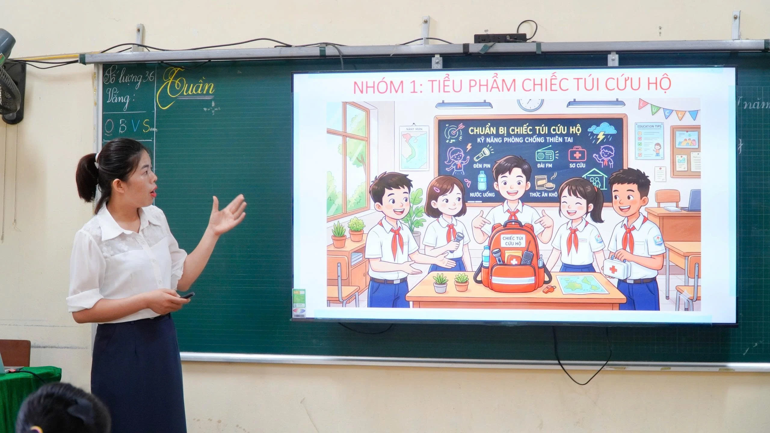 thi-sinh-thuyet-trinh-bai-thi.jpg