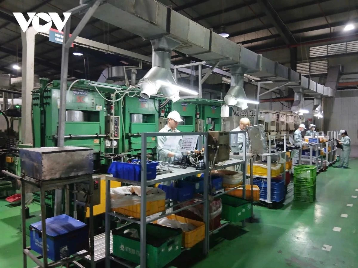 Doanh nghiệp thích ứng để ổn định sản xuất kinh doanh.