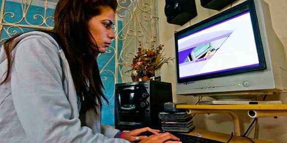 Làm việc từ xa để giảm lượng tiêu thụ điện trong khu vực kinh tế Nhà nước nhưng không làm ảnh hưởng đến thu nhập của người lao động.