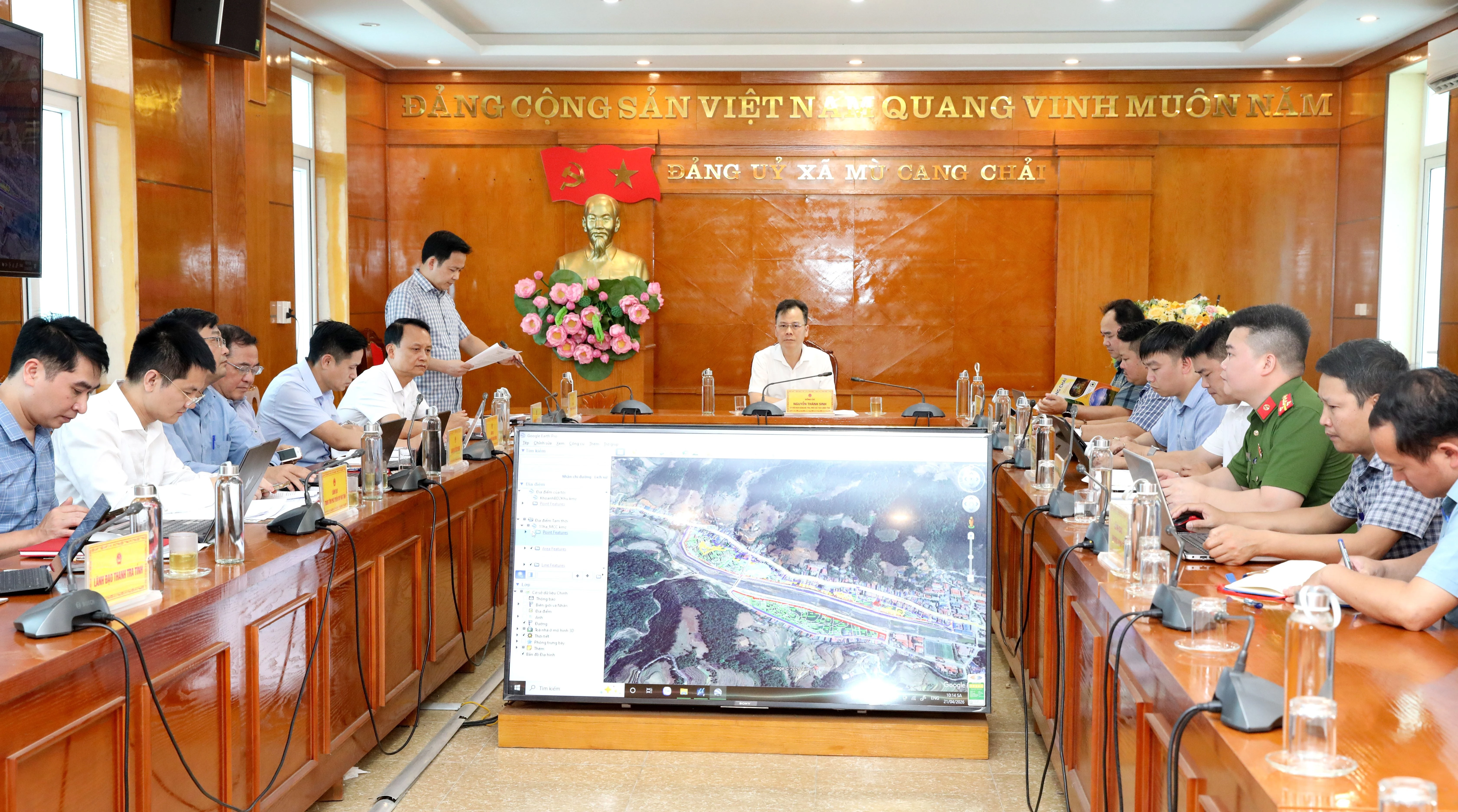 Quang cảnh buổi làm việc.