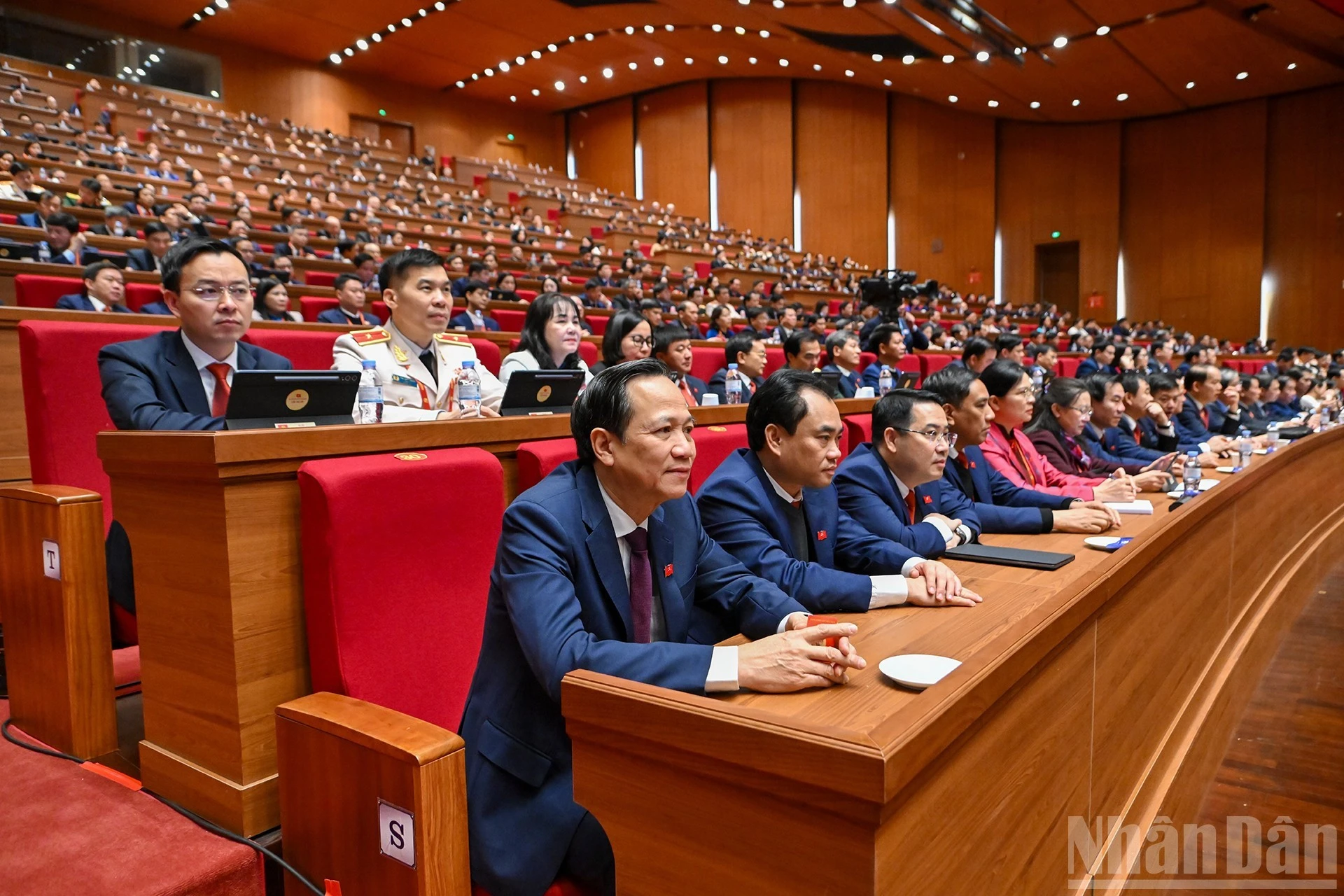 Các đại biểu Đoàn Đảng bộ tỉnh Lào Cai tại phiên làm việc.