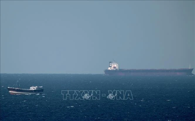 Tàu chở dầu tại Eo biển Hormuz ở ngoài khơi vùng biển Khasab (Oman).