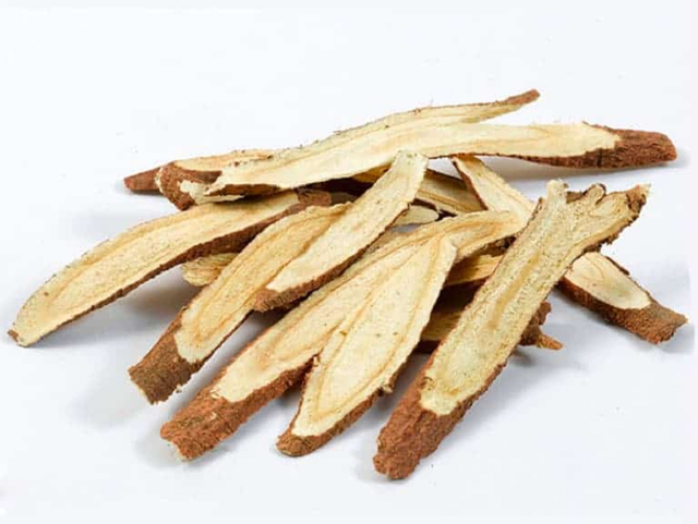 Cam thảo giảm đau, hỗ trợ làm dịu niêm mạc dạ dày.