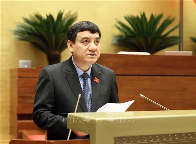 Chủ nhiệm Ủy ban Văn hóa và Xã hội của Quốc hội khóa Nguyễn Đắc Vinh trình bày Báo cáo thẩm tra dự thảo Nghị quyết của Quốc hội về một số cơ chế, chính sách đột phá phát triển văn hoá Việt Nam.