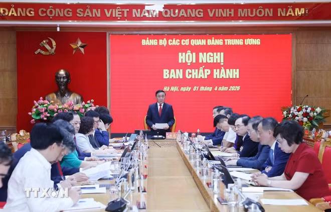 Đồng chí Trần Cẩm Tú, Ủy viên Bộ Chính trị, Thường trực Ban Bí thư, Bí thư Đảng ủy các cơ quan Đảng Trung ương chủ trì hội nghị.