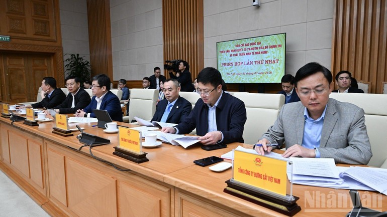 Đại diện lãnh đạo các tập đoàn, tổng công ty, doanh nghiệp nhà nước tham dự phiên họp.