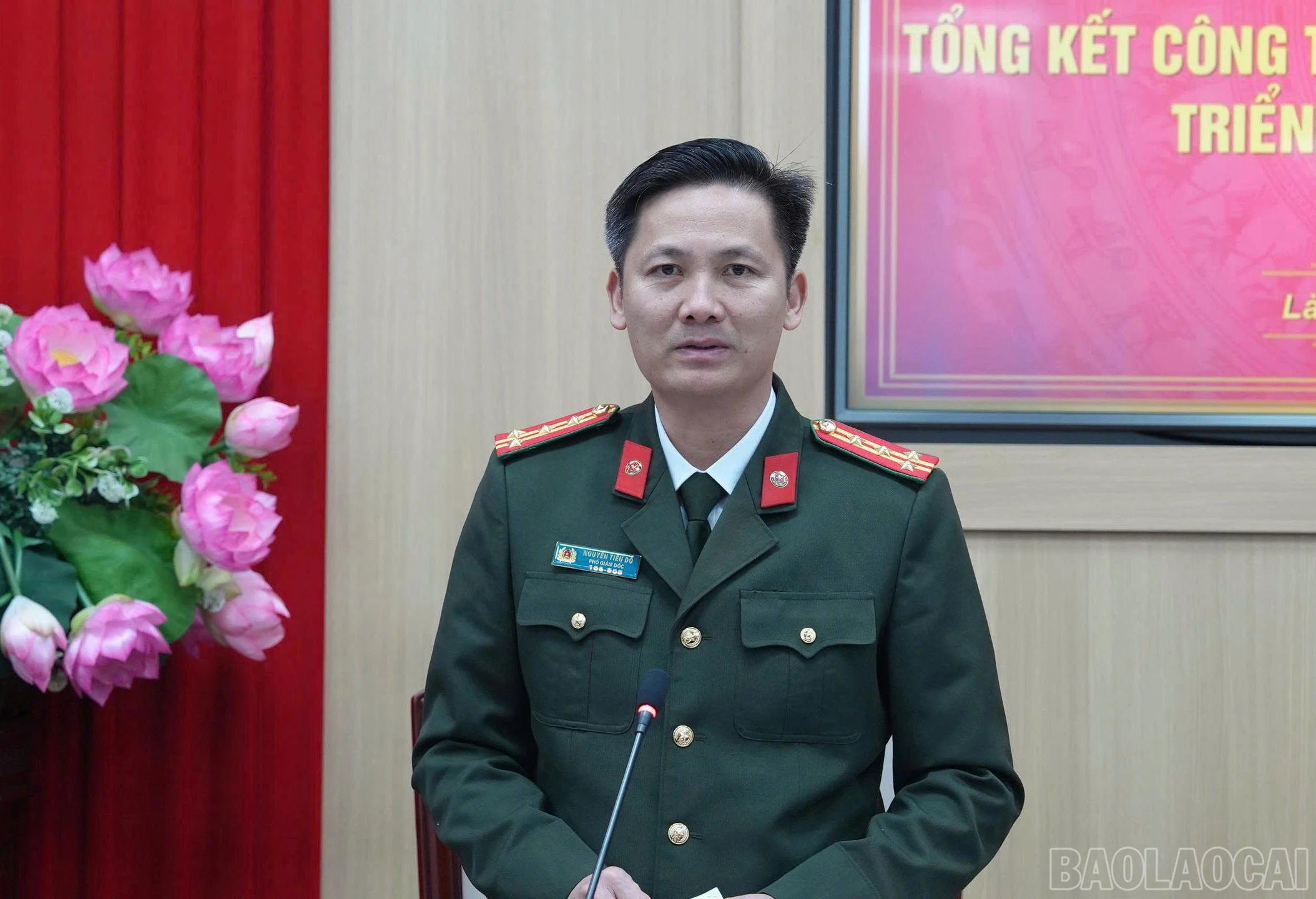 Đồng chí Nguyễn Tiến Đỗ - Phó Giám đốc Công an tỉnh phát biểu tại hội nghị.