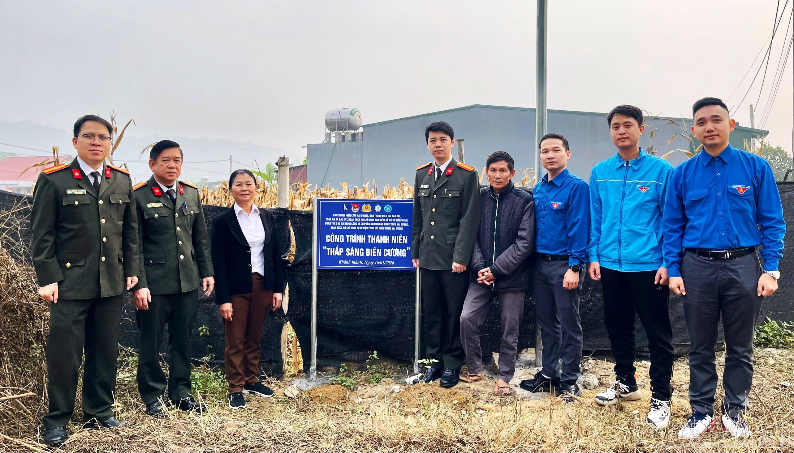 Khánh thành công trình "Thắp sáng biên cương" tại thôn 3, xã Bát Xát.