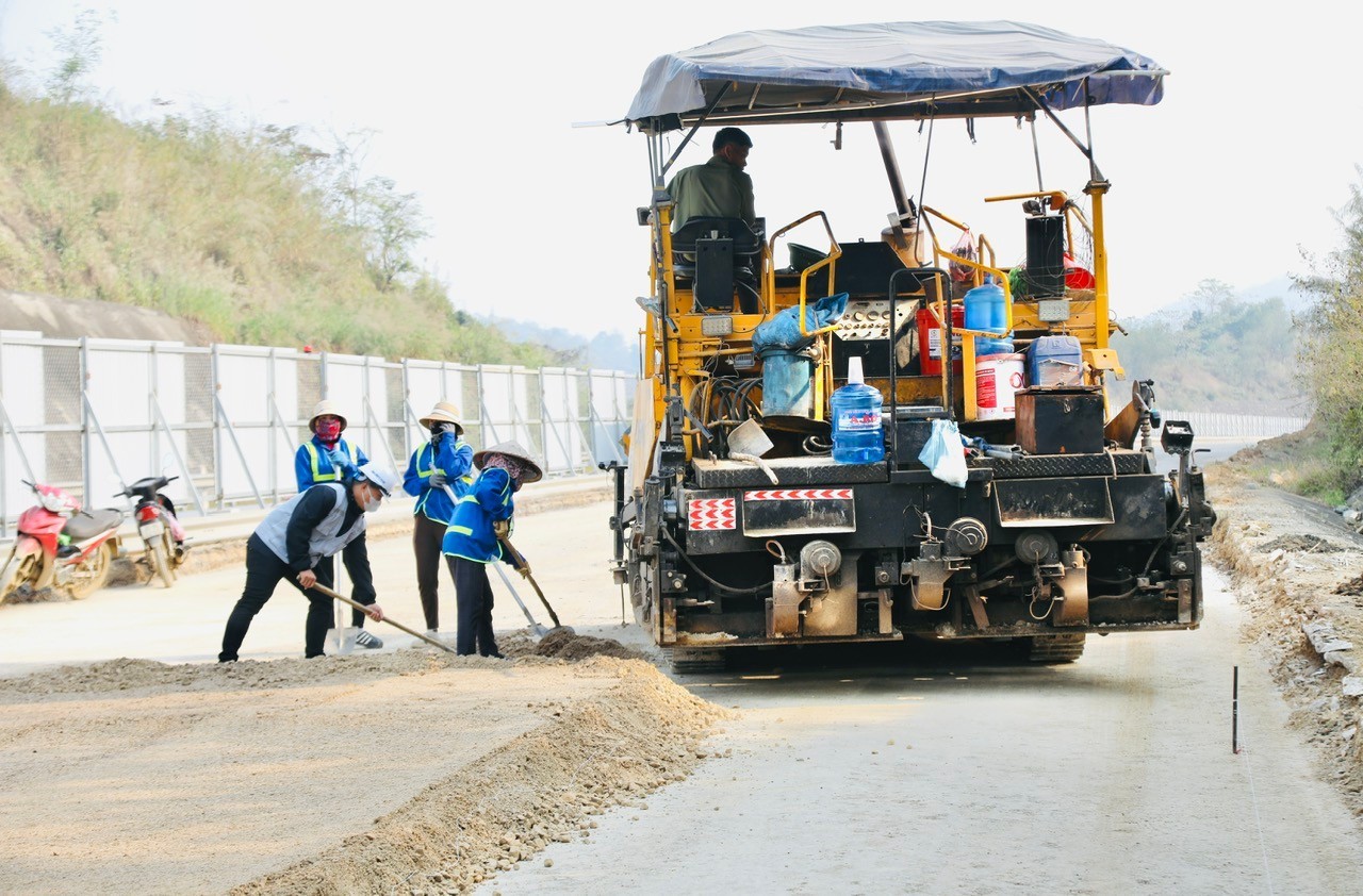 Dự án mở đã hoàn thành công tác giải phóng mặt bằng, hầu hết đã có nền đường (được đầu tư ở giai đoạn trước) nên việc thi công thuận lợi, nhanh chóng.