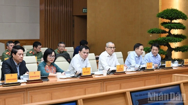 Các thành viên Ban Chỉ đạo tham dự phiên họp.