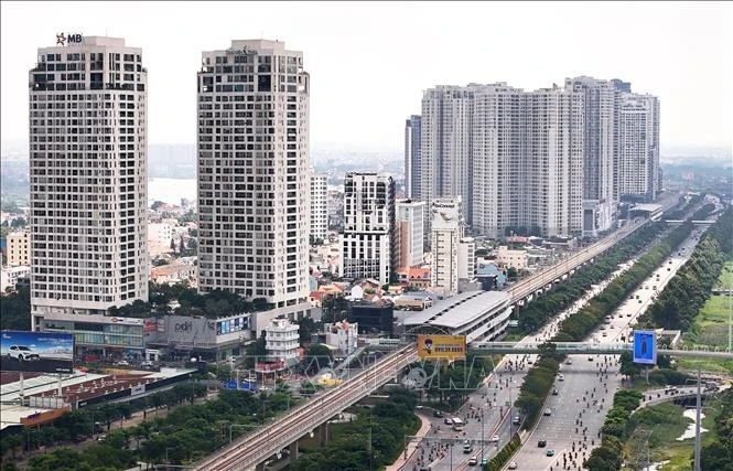 Các tòa chung cư dọc với tuyến metro số 1 và đại lộ Võ Nguyên Giáp, thành phố Thủ Đức.