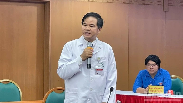 Phó Giáo sư, Tiến sĩ Đào Xuân Cơ, Giám đốc Bệnh viện Bạch Mai phát biểu.