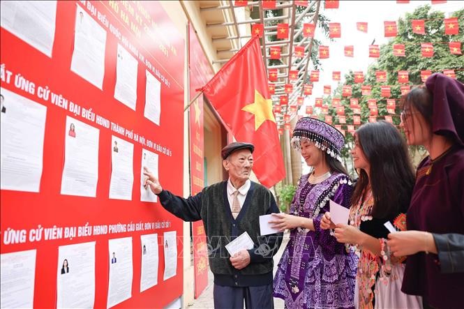 Mọi tầng lớp nhân dân hân hoan tham gia bầu cử Đại biểu Quốc hội khóa XVI và Đại biểu Hội đồng nhân dân các cấp nhiệm kỳ 2026 - 2031.