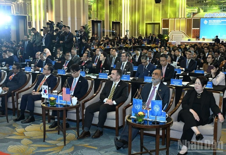 Các đại biểu quốc tế tham dự hội nghị.