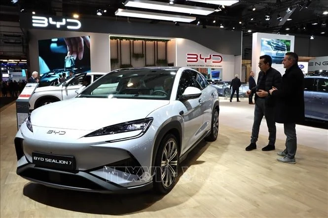 Nhà sản xuất xe Trung Quốc BYD giới thiệu nhiều mẫu xe tích hợp công nghệ cao tại triển lãm ở Brussels, Bỉ.
