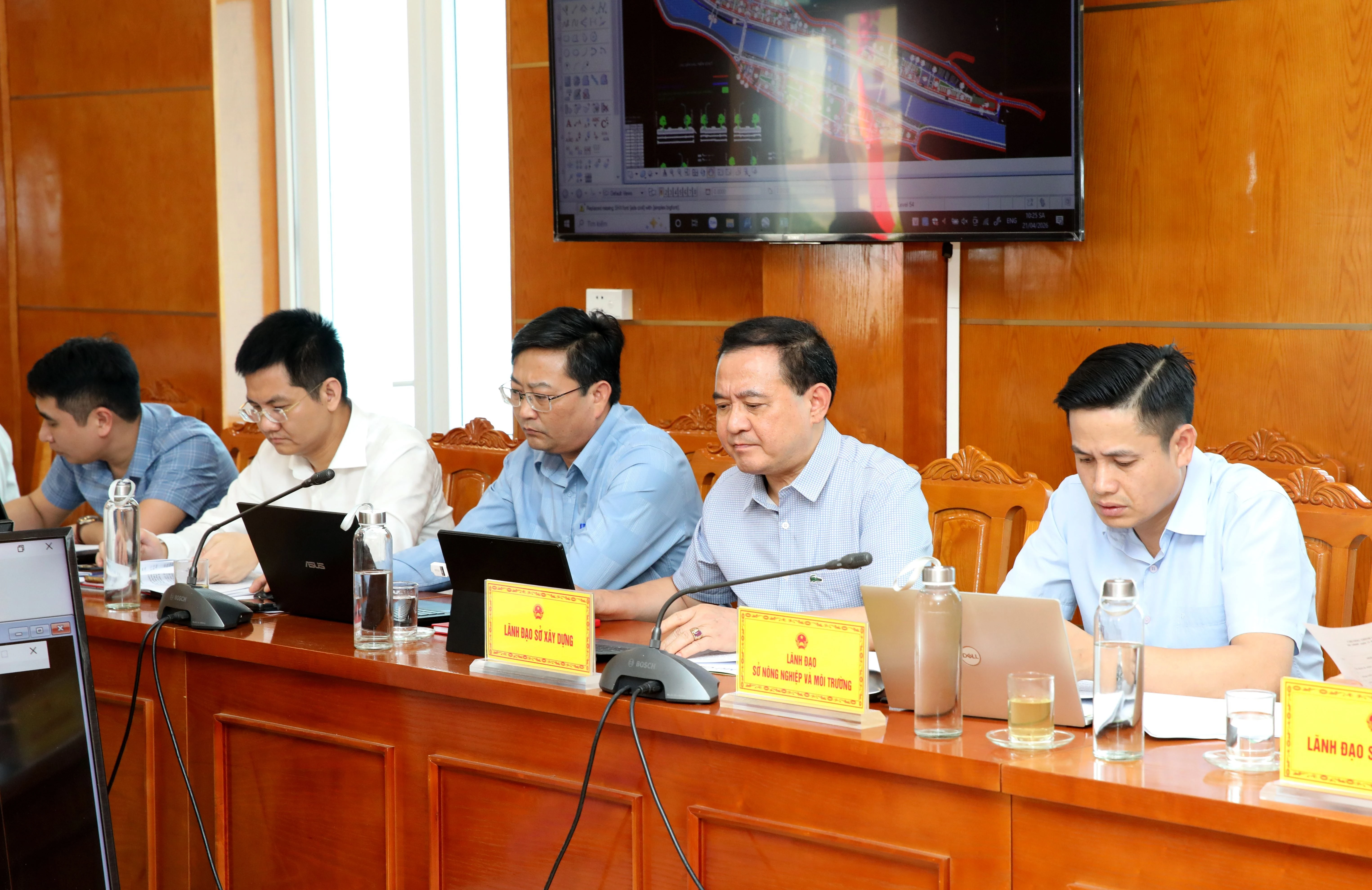 Thành viên Đoàn công tác của tỉnh tham gia buổi làm việc.