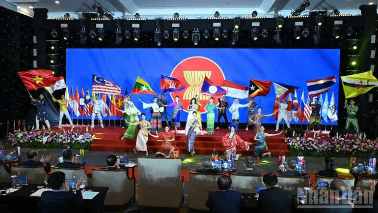 Tiết mục văn nghệ đặc sắc được biểu diễn tại hội nghị. (Ảnh: Trần Hải)