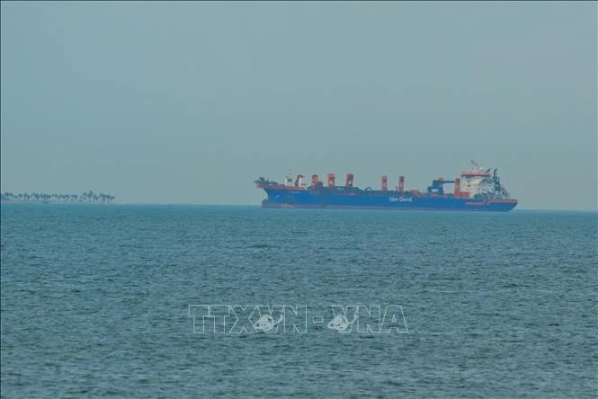 Tàu thương mại thả neo ngoài khơi Dubai, Các tiểu vương quốc Arab thống nhất, do gián đoạn hoạt động vận tải ở eo biển Hormuz, ngày 2/3/2026.