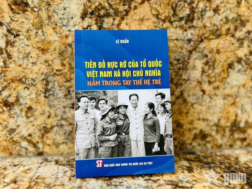 Cuốn sách “Tiền đồ rực rỡ của Tổ quốc Việt Nam xã hội chủ nghĩa nằm trong tay thế hệ trẻ”.