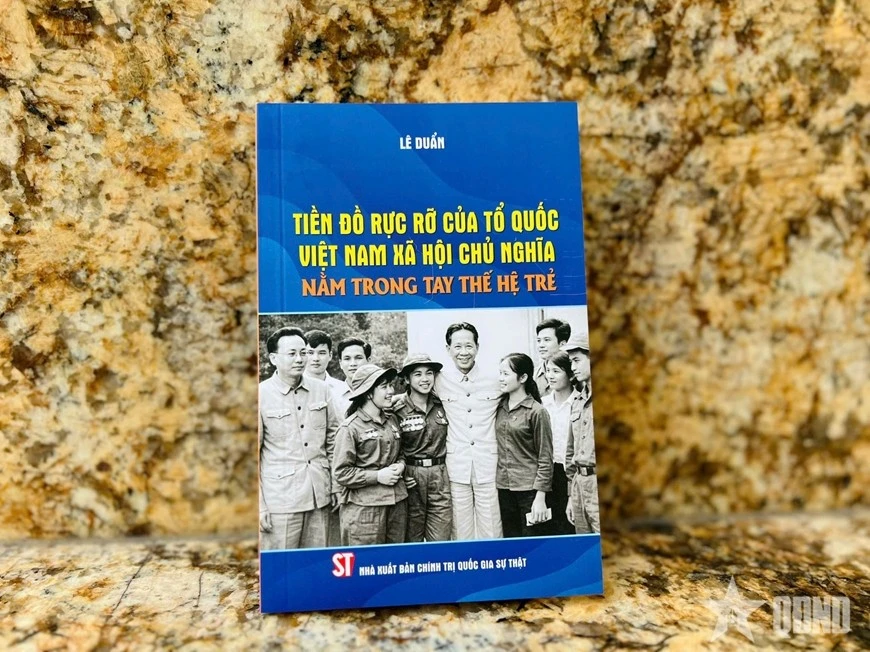 Cuốn sách “Tiền đồ rực rỡ của Tổ quốc Việt Nam xã hội chủ nghĩa nằm trong tay thế hệ trẻ”.