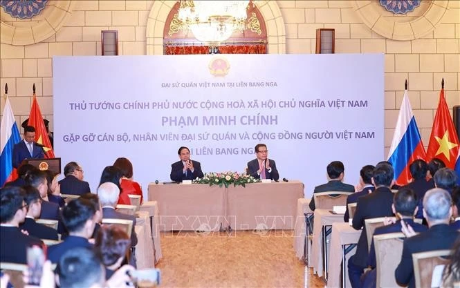 Thủ tướng Phạm Minh Chính gặp gỡ cán bộ, nhân viên Đại sứ quán và cộng đồng người Việt Nam tại Liên bang Nga.